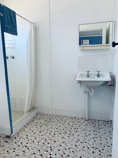 Shark Bay Cottages - Gold Coast 25