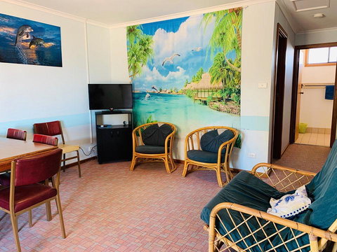 Shark Bay Cottages - Gold Coast 9