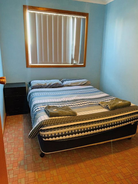 Shark Bay Cottages - Gold Coast 6