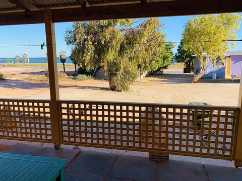 Shark Bay Cottages - Gold Coast 5