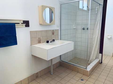 Shark Bay Cottages - Gold Coast 8