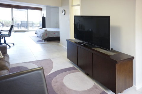Studio 4 - Ground Floor Fremantle Apartment - Tourism Gold Coast 7