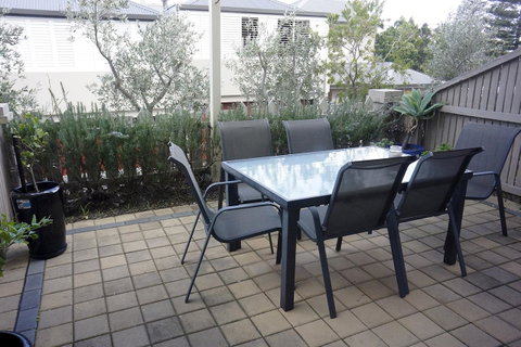 Studio 4 - Ground Floor Fremantle Apartment - Tourism Gold Coast 18