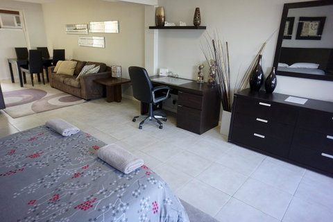 Studio 4 - Ground Floor Fremantle Apartment - Tourism Gold Coast 1