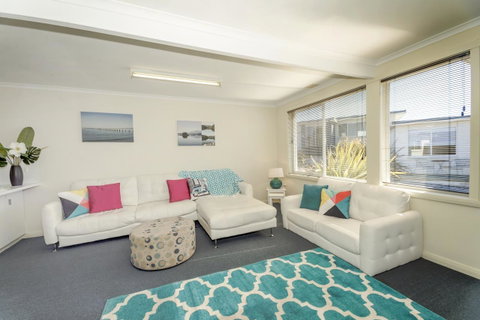 Old Pier Apartments - Tourism Gold Coast 14