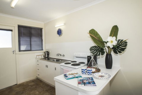 Old Pier Apartments - Tourism Gold Coast 13