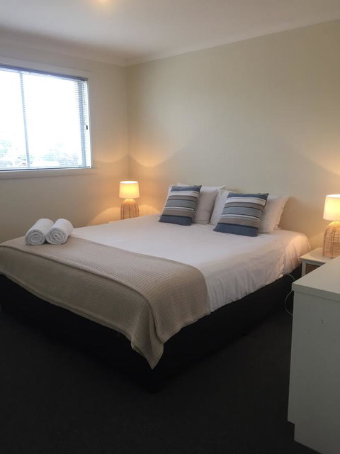 Old Pier Apartments - Tourism Gold Coast 3