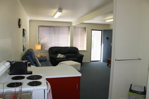 Old Pier Apartments - Tourism Gold Coast 6