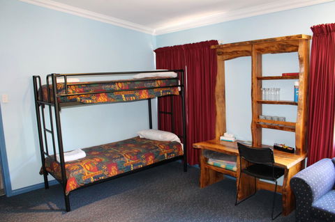 Tullah Lakeside Lodge - Tourism Gold Coast 8