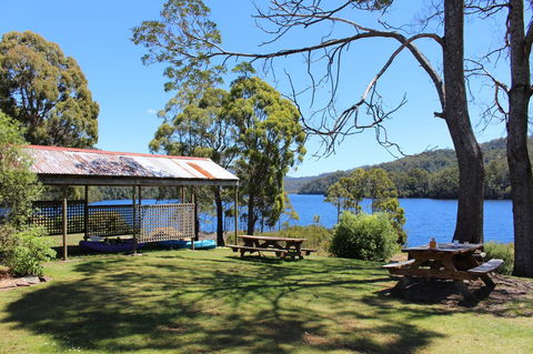 Tullah Lakeside Lodge - Tourism Gold Coast 19