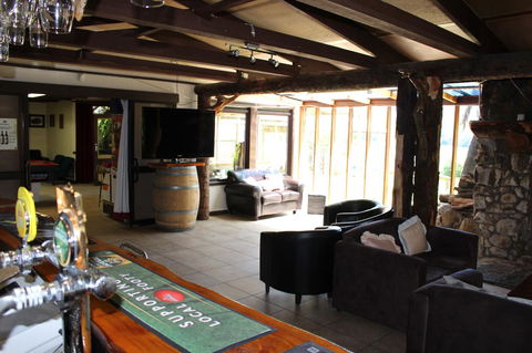 Tullah Lakeside Lodge - Tourism Gold Coast 22