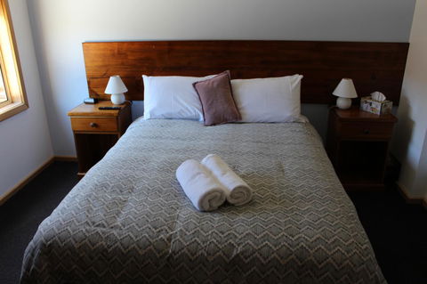 Tullah Lakeside Lodge - Tourism Gold Coast 2