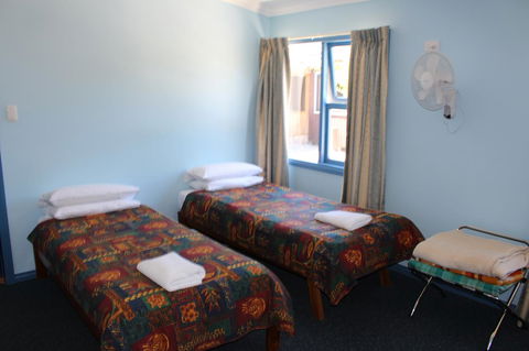 Tullah Lakeside Lodge - Tourism Gold Coast 7