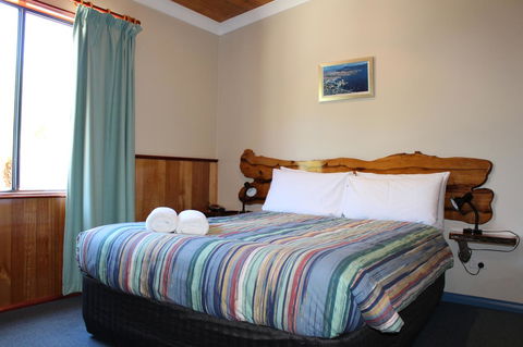 Tullah Lakeside Lodge - Tourism Gold Coast 3