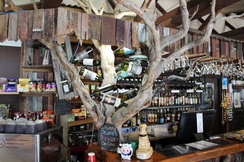 Tullah Lakeside Lodge - Tourism Gold Coast 29