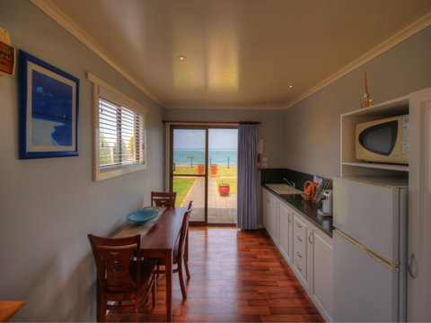 Stanley Village Waterfront Accommodation - Tourism Gold Coast 14
