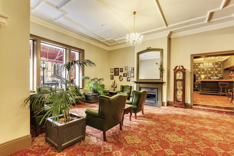 Hadley\'s Orient Hotel - Tourism Gold Coast 12