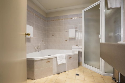 Hadley\'s Orient Hotel - Tourism Gold Coast 19