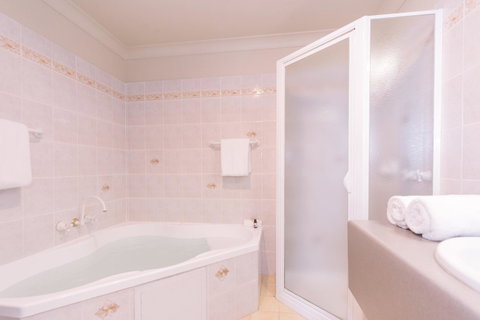 Hadley\'s Orient Hotel - Tourism Gold Coast 40
