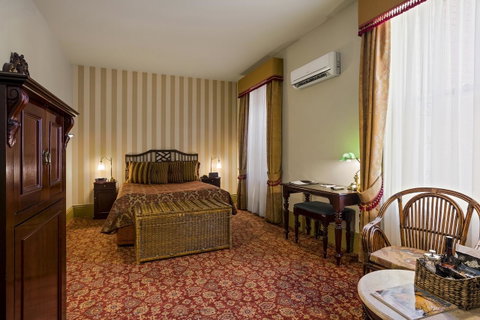 Hadley\'s Orient Hotel - Tourism Gold Coast 31