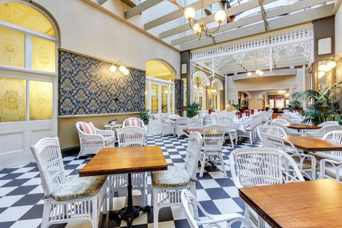 Hadley\'s Orient Hotel - Tourism Gold Coast 1