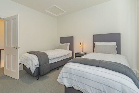 4 Bedroom House - Hobart CBD - Free Parking - Free WIFI - Tourism Gold Coast 13