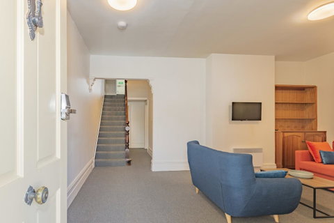 4 Bedroom House - Hobart CBD - Free Parking - Free WIFI - Tourism Gold Coast 21