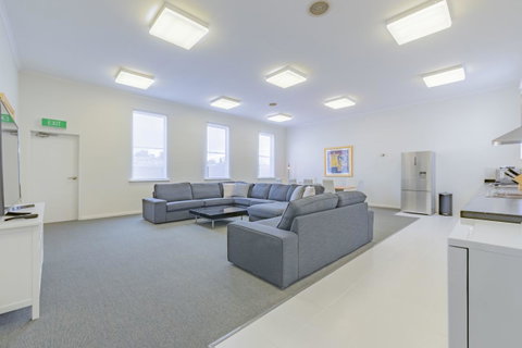 4 Bedroom House - Hobart CBD - Free Parking - Free WIFI - Tourism Gold Coast 9