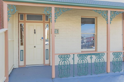 4 Bedroom House - Hobart CBD - Free Parking - Free WIFI - Tourism Gold Coast 25