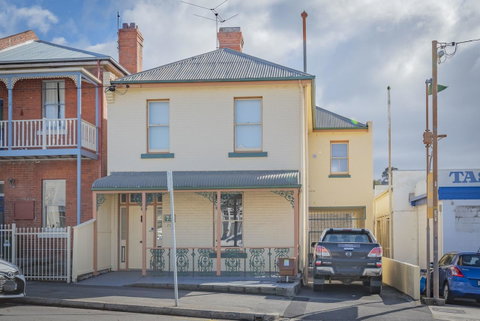 4 Bedroom House - Hobart CBD - Free Parking - Free WIFI - Tourism Gold Coast 5