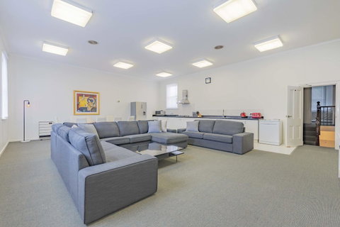 4 Bedroom House - Hobart CBD - Free Parking - Free WIFI - Tourism Gold Coast 17