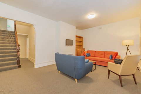 4 Bedroom House - Hobart CBD - Free Parking - Free WIFI - Tourism Gold Coast 6