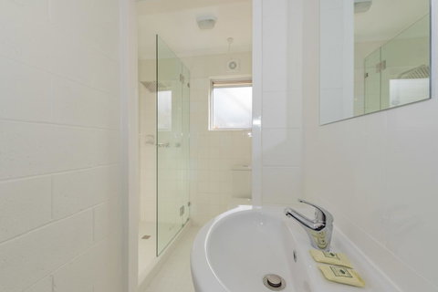 4 Bedroom House - Hobart CBD - Free Parking - Free WIFI - Tourism Gold Coast 11