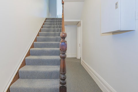 4 Bedroom House - Hobart CBD - Free Parking - Free WIFI - Tourism Gold Coast 7