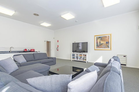 4 Bedroom House - Hobart CBD - Free Parking - Free WIFI - Tourism Gold Coast 12