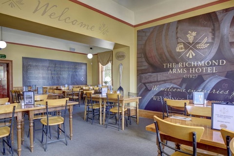 The Richmond Arms Hotel - Tourism Gold Coast 10
