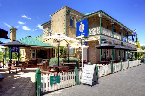 The Richmond Arms Hotel - Tourism Gold Coast 1