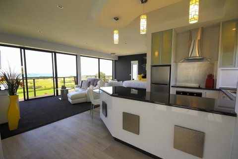 Horizon Deluxe Apartments - Tourism Gold Coast 3