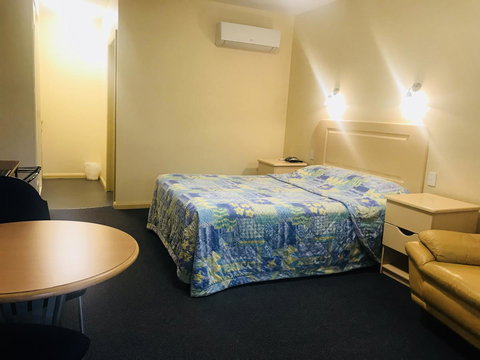Mayfair Plaza Motel And Apartments - Tourism Gold Coast 7