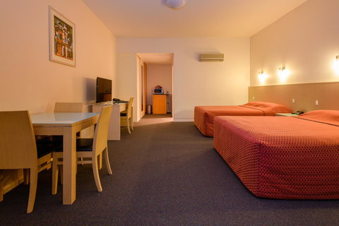 Mayfair Plaza Motel And Apartments - Tourism Gold Coast 6