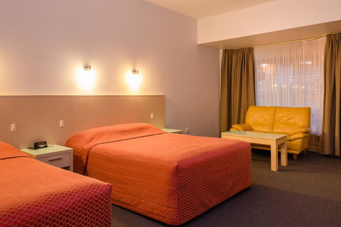 Mayfair Plaza Motel And Apartments - Tourism Gold Coast 4