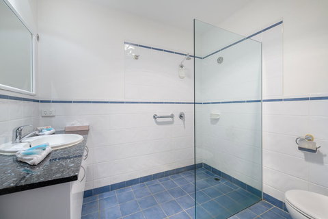 Mayfair Plaza Motel And Apartments - Tourism Gold Coast 9