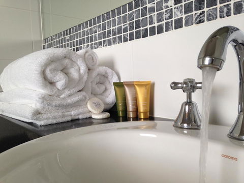 Auldington Hotel - Tourism Gold Coast 14