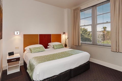 Auldington Hotel - Tourism Gold Coast 8