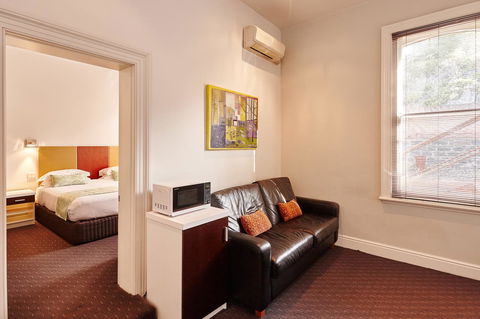 Auldington Hotel - Tourism Gold Coast 16