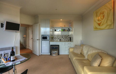 Sheer Pleasure Accommodation - Tourism Gold Coast 3