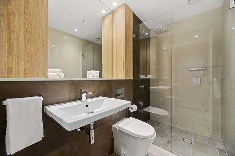 New 2 Beds Apt Mins Walking To Darling Harbour,QVB - Tourism Gold Coast 2