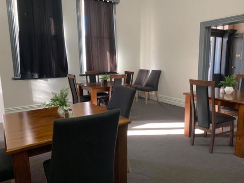 New Cornwall Hotel - Tourism Gold Coast 2