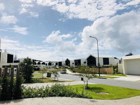 New Spacious Beachside Townhouse - Tourism Gold Coast 1