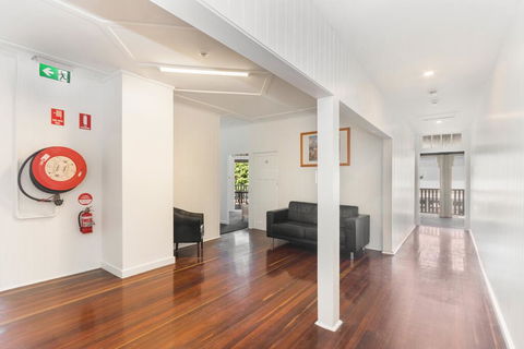 Newmarket Hotel - Tourism Gold Coast 3